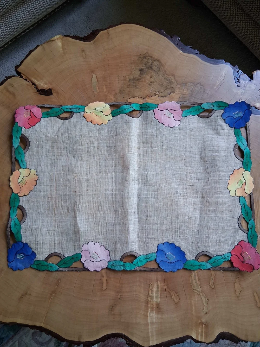 🌸🌼 Floral Appliqué Linen Placemats Set of 4